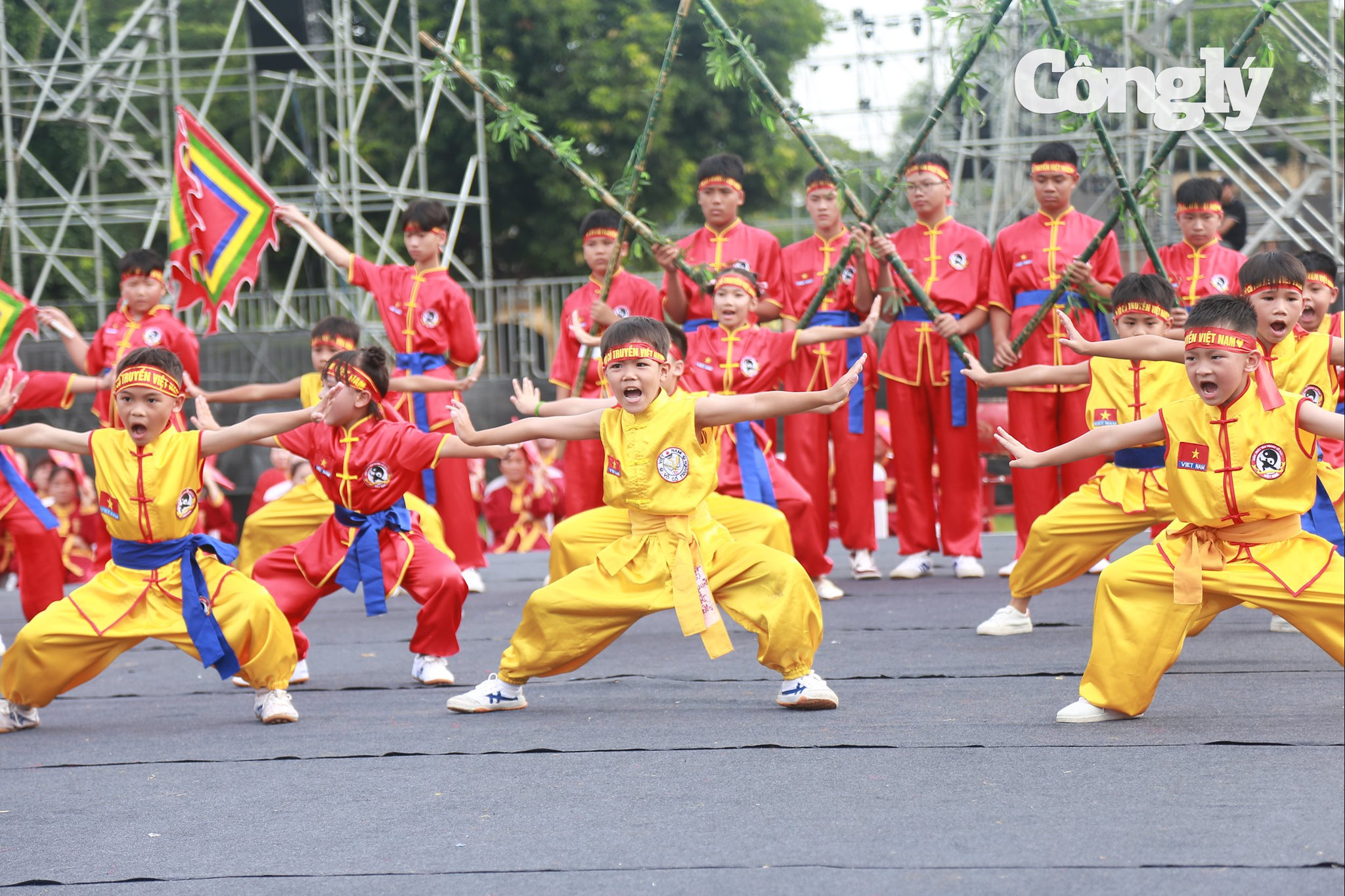 Màn biểu diễn võ thuật đặc sắc mở đầu chuỗi hoạt động giao lưu tại Hoàng thành Thăng Long sáng 8/8. jpg