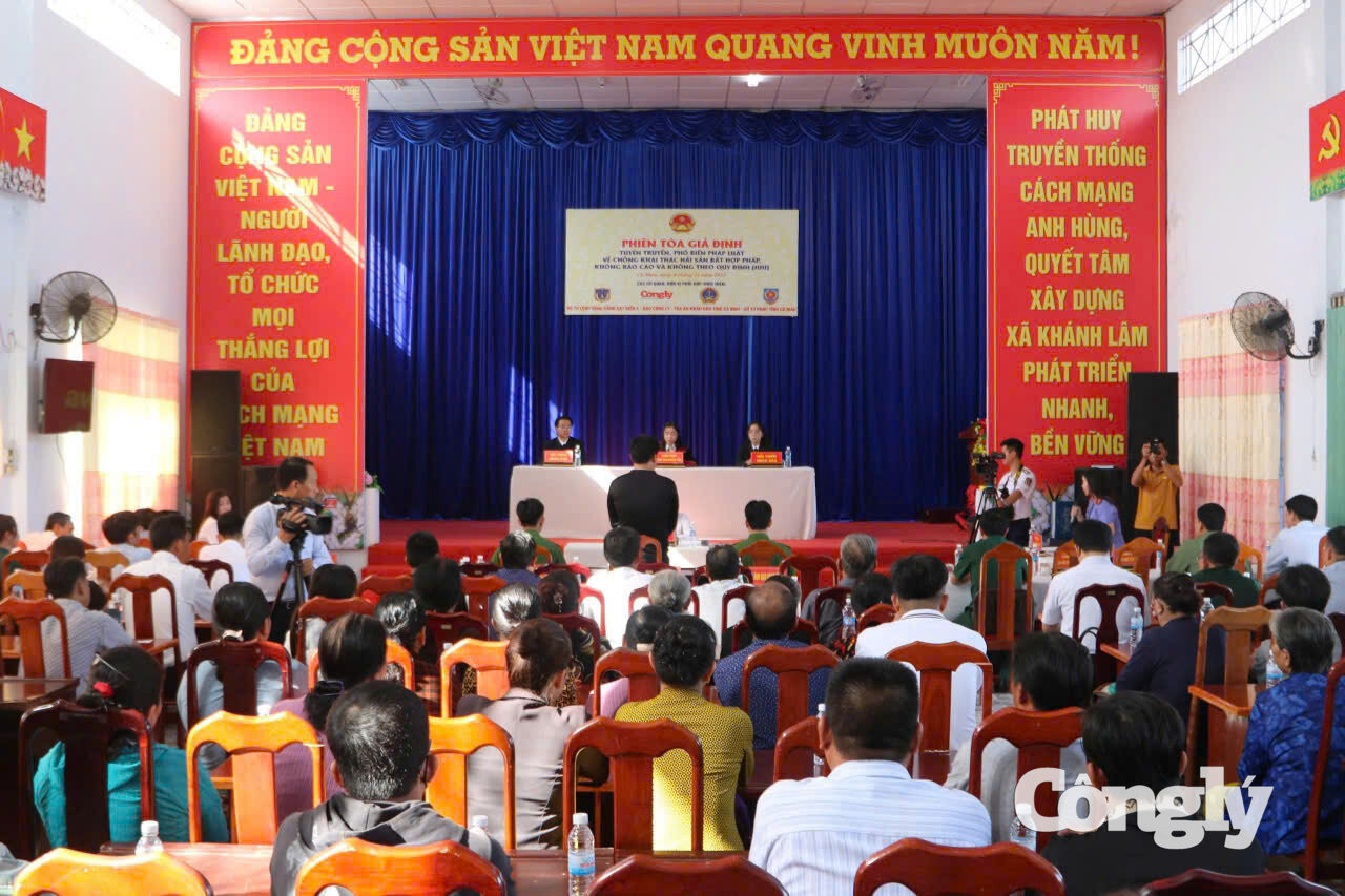 Quang cảnh phiên tòa giả định chống khai thác IUU tại xã Khánh Lâm, tỉnh Cà Mau năm 2025 (Ảnh tư liệu)