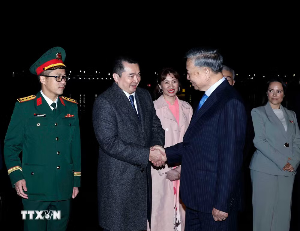 ttxvn-tong-bi-thu-chu-tich-nuoc-to-lam-bat-dau-chuyen-tham-cap-nha-nuoc-toi-australia2.jpg