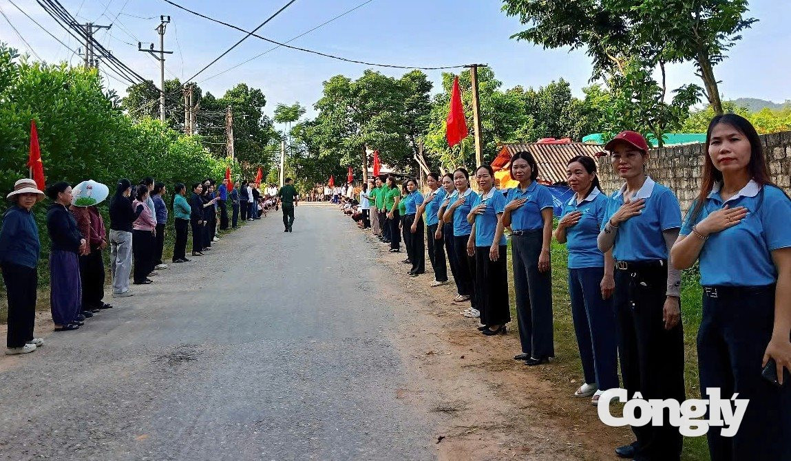 Bản làng đón liệt sĩ gần 60 năm trở về quê mẹ.