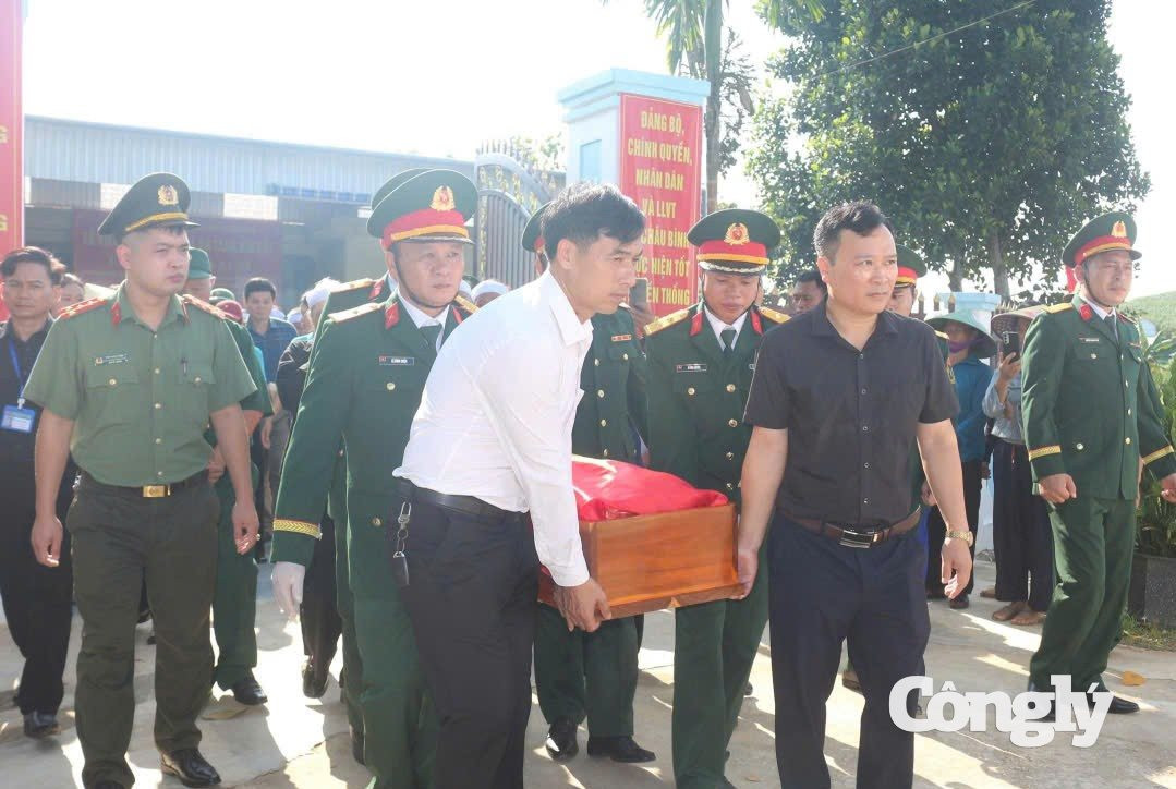 Sau gần 60 năm nằm lại tại Nghĩa trang Diễn Châu, hài cốt liệt sĩ Trần Sum đã được gia đình đón về an táng tại nghĩa trang dòng họ.