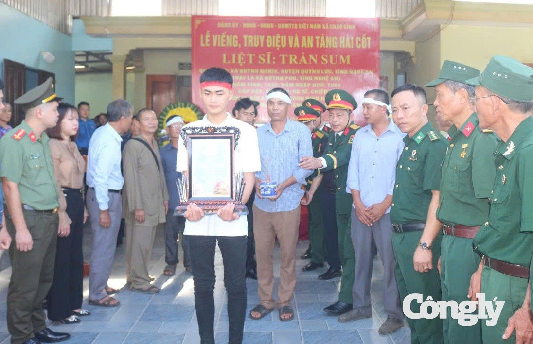 Hài cốt liệt sĩ Trần Sum đã được gia đình đón về quê và an táng tại nghĩa trang dòng họ ở Bản Quỳnh 2, xã Châu Bình.