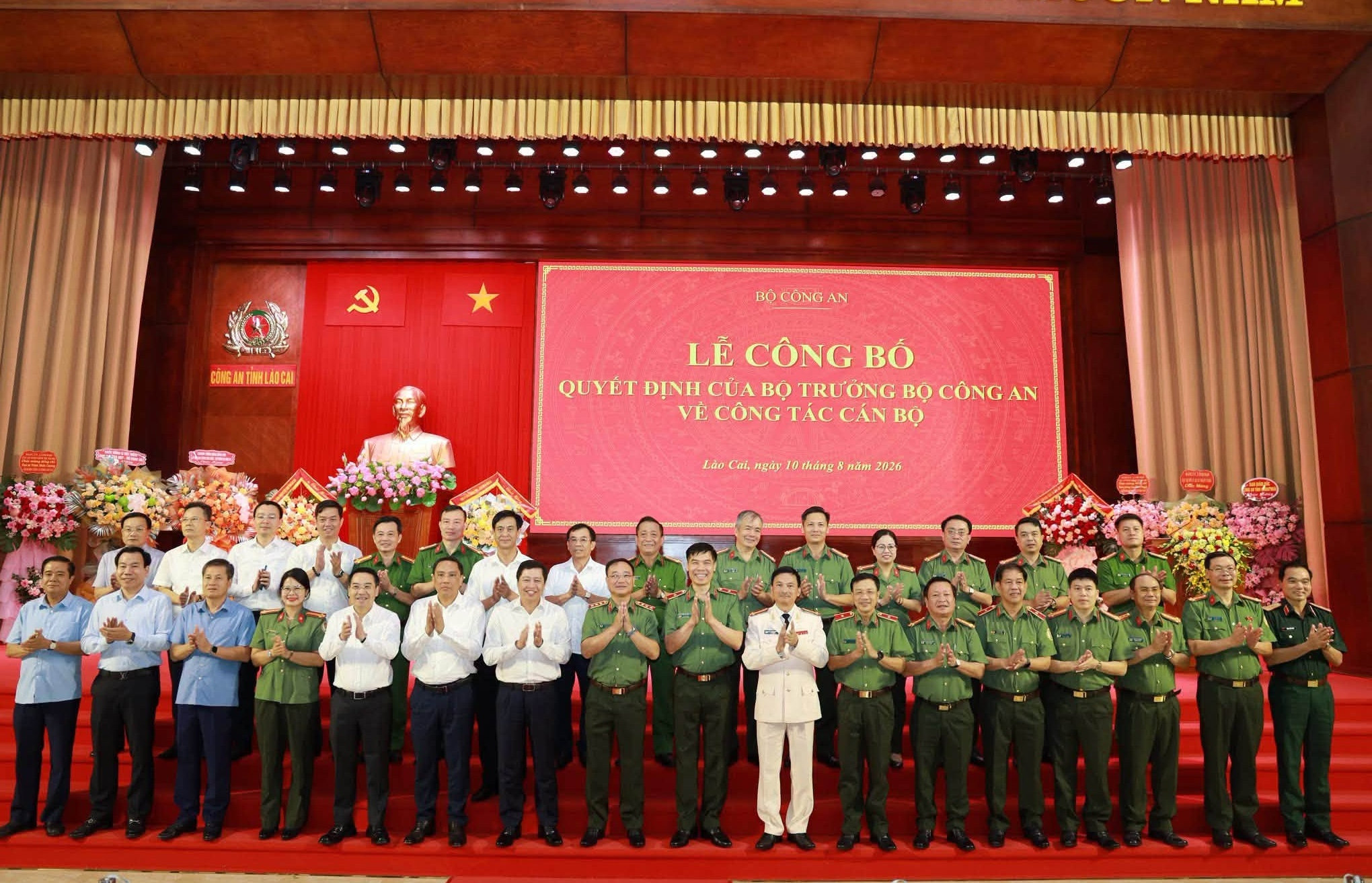 Chụp anh kỷ niệm