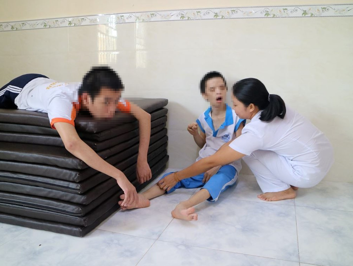 Nạn nhân chất độc da camdioxin tại Trung tâm Bảo trợ xã hội thành phố Cần Thơ.
