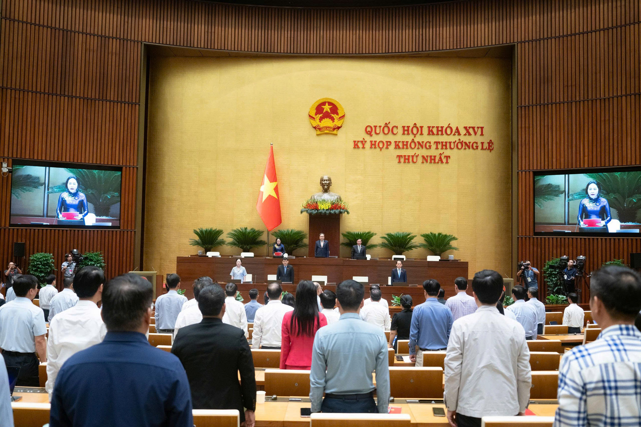 quoc-hoi-danh-1-phu-mac-niem.jpg