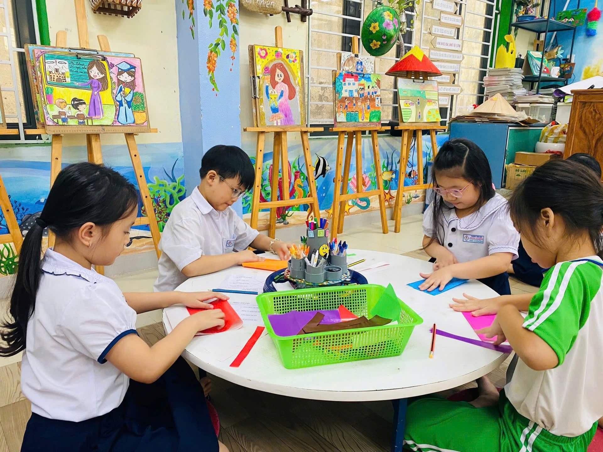 Học sinh tại cơ sở giáo dục công lập Đà Nẵng trong hoạt động học tập.