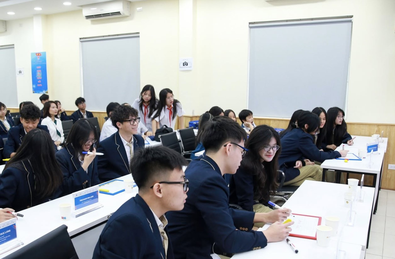 anh-minh-hoa-hoc-snh-thpt.jpg