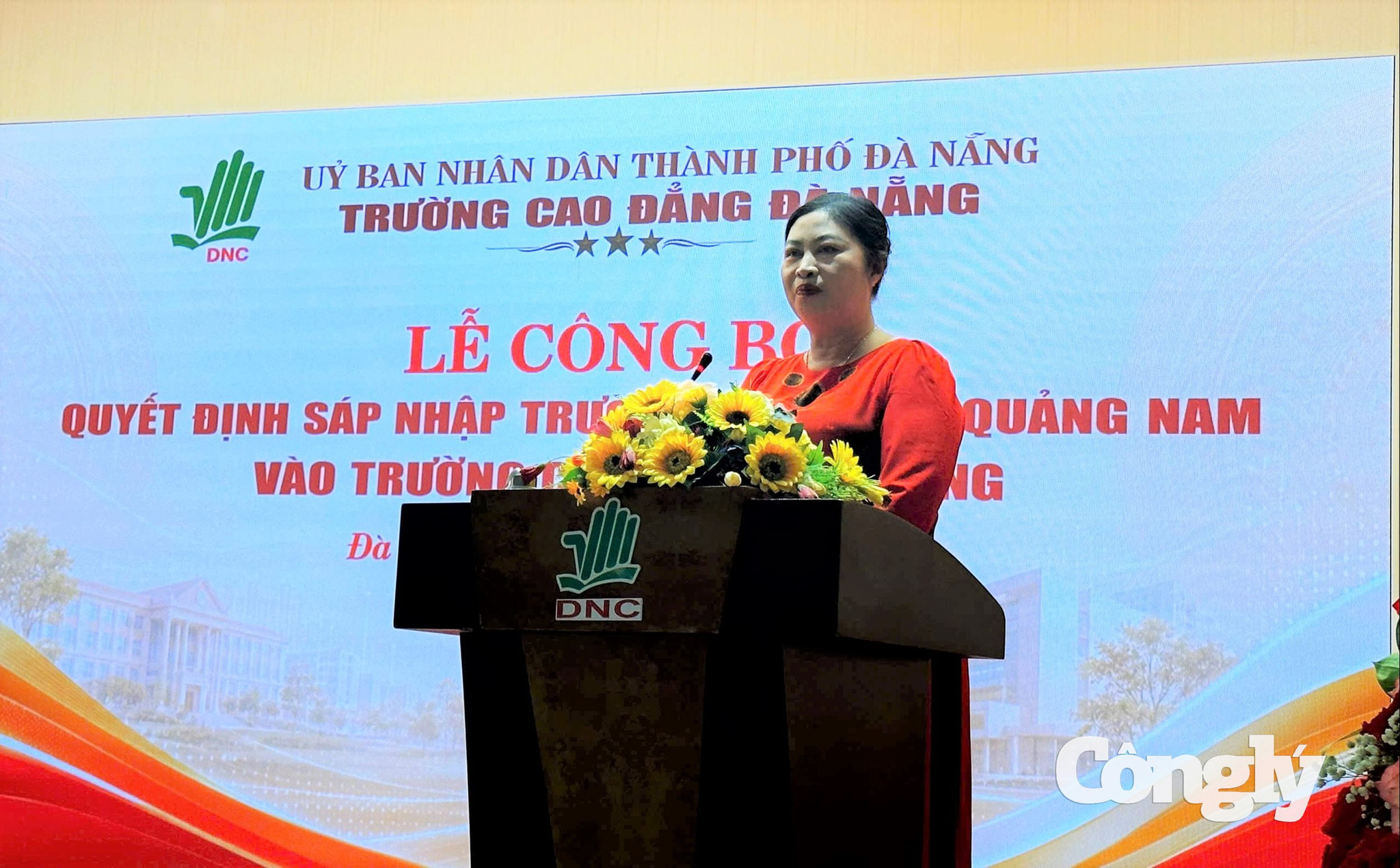 PGS. TS. Vũ Thị Phương Anh - Quyền Hiệu trưởng Trường Cao đẳng Đà Nẵng phát biểu nhận nhiệm vụ.