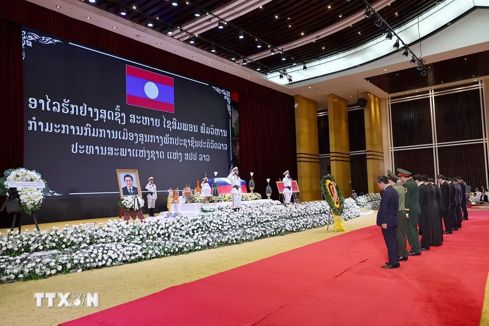 ttxvn-chu-tich-quoc-hoi-tran-thanh-man-vieng-dong-chu-tich-quoc-hoi-lao-1.jpg