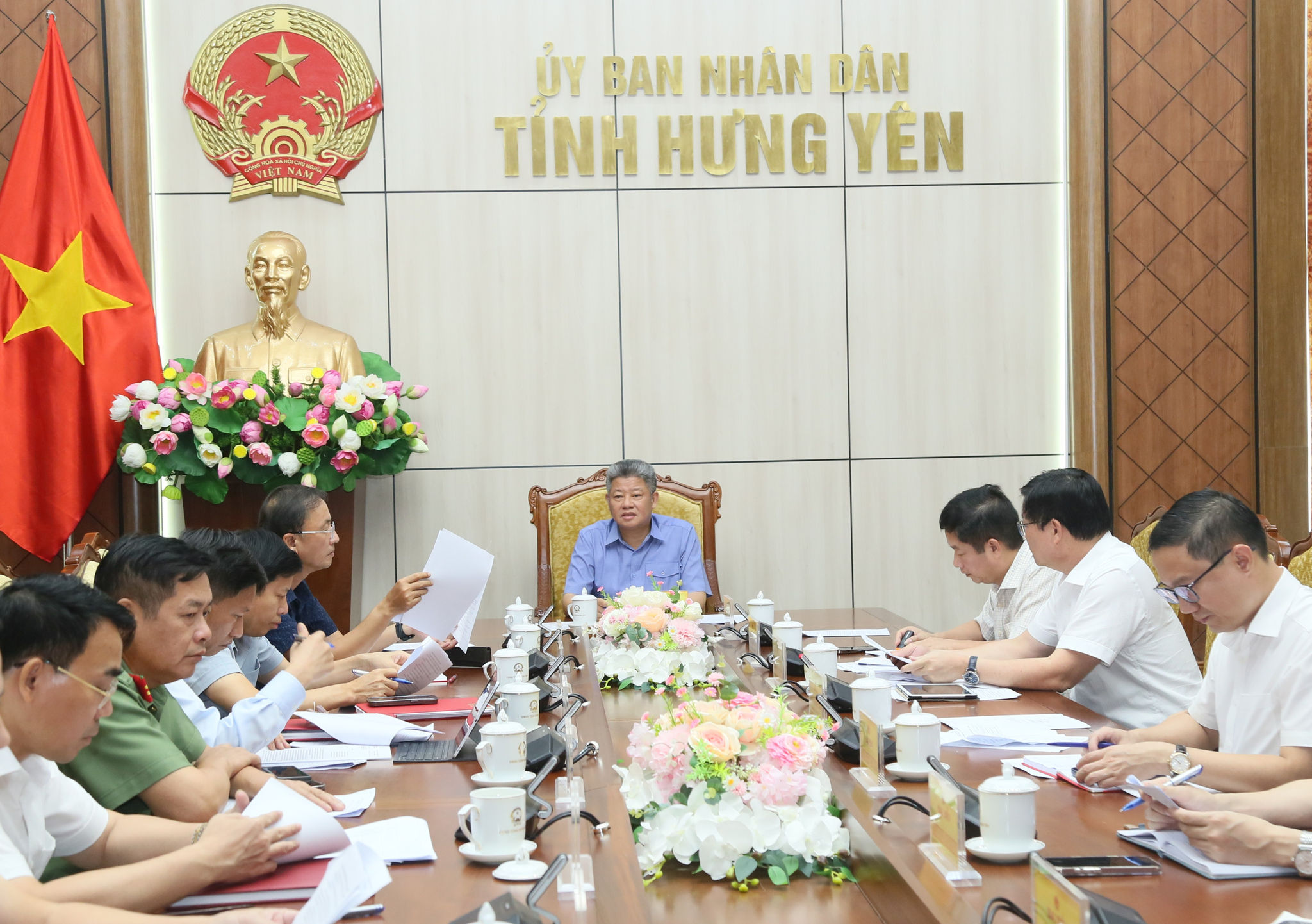 Đồng chí Phó Bí thư Tỉnh ủy, Chủ tịch UBND tỉnh Nguyễn Mạnh Quyền chủ trì cuộc họp_(1)