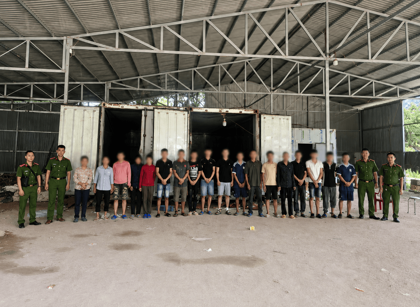 Các đối tượng trong vụ án buôn lậu chân giò lợn