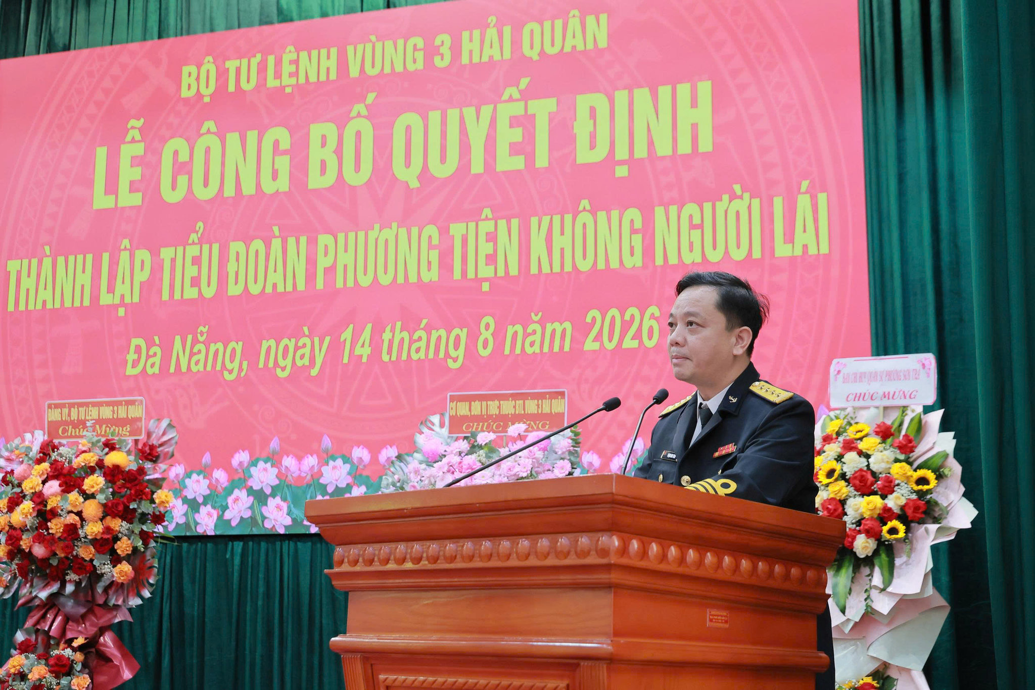 Đại tá Phạm Anh Tuấn, Tư lệnh Vùng 3 Hải quân phát biểu tại buổi lễ.