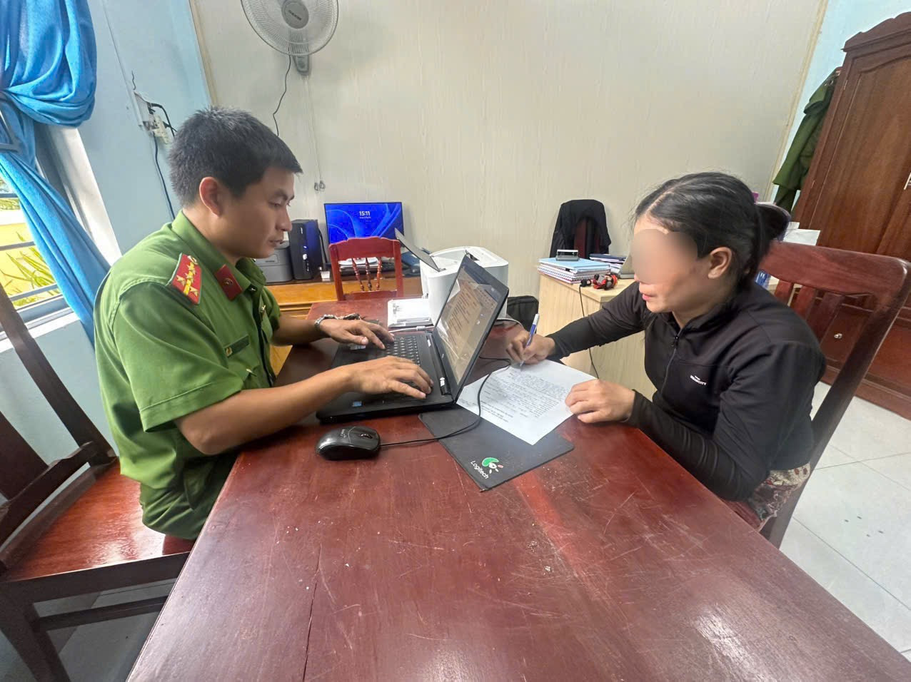 trộm nhà hàng xóm