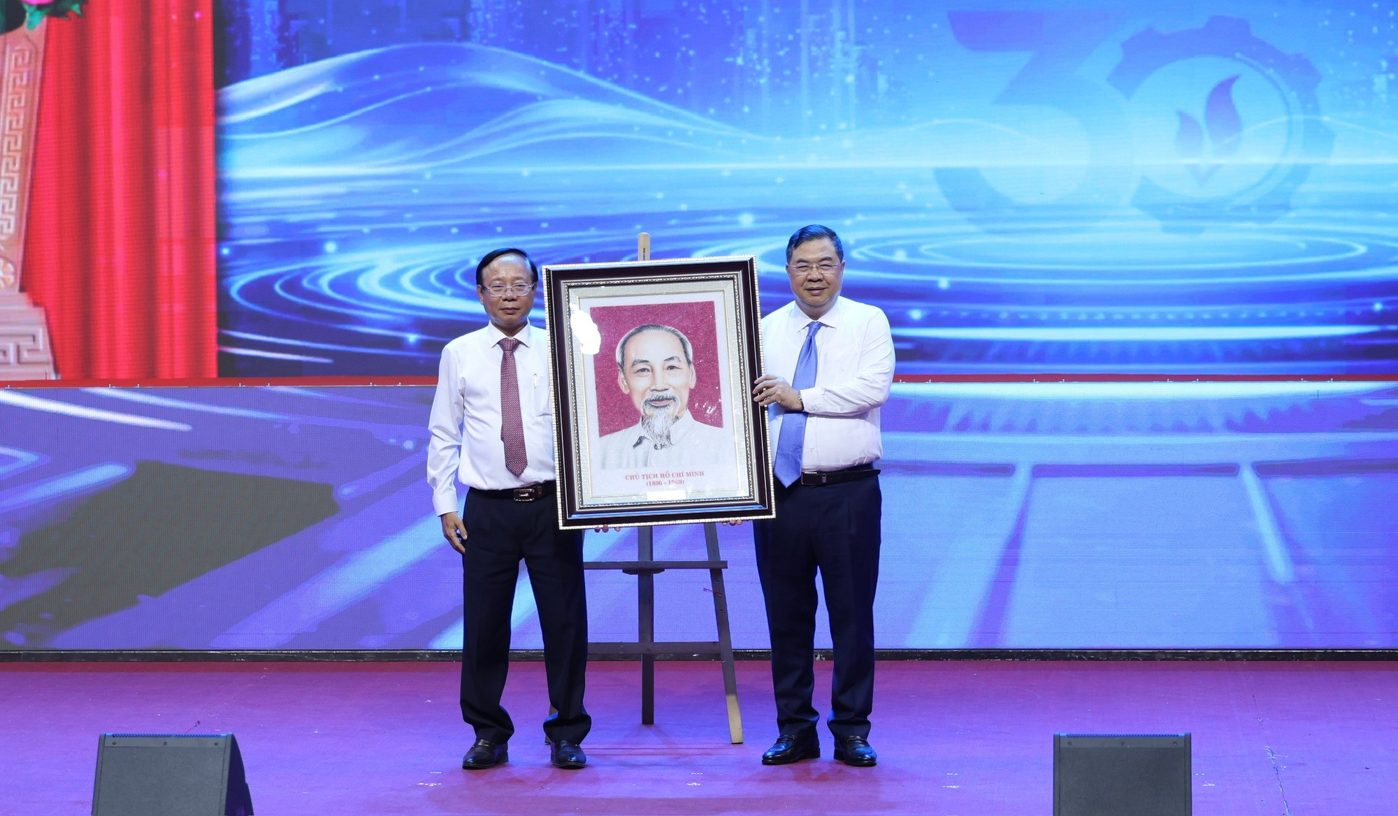 Phó Thủ tướng Thường trực Phạm Gia Túc: Dung Quất cần trở thành một trong những trung tâm kinh tế biển năng động- Ảnh 5.