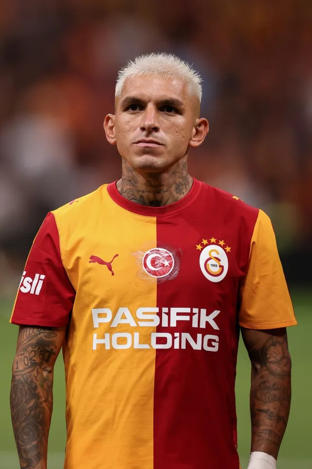 lucas-torreira-galatasaray-looks-pre-1100143215_11zon.jpg