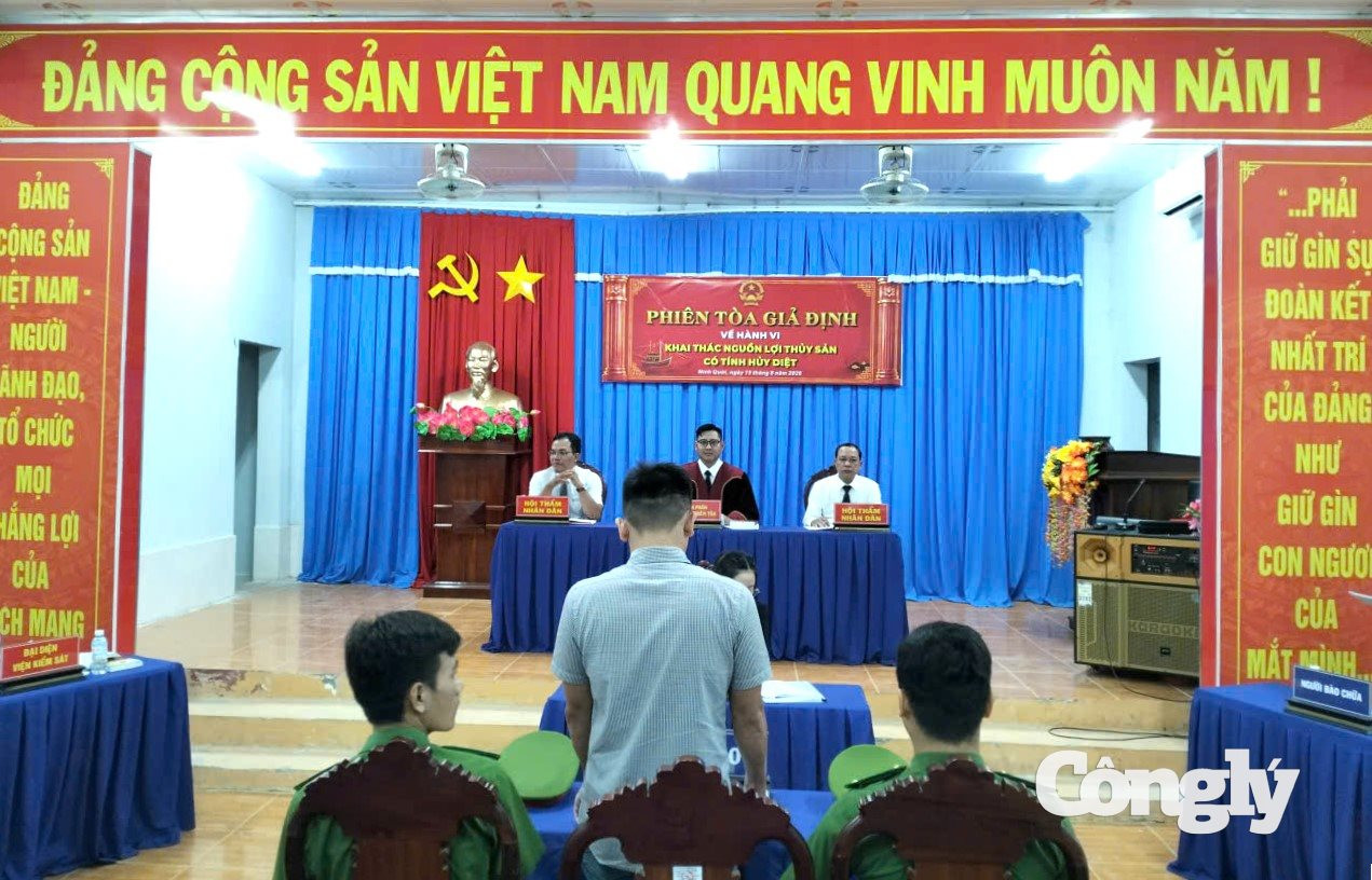 Quang cảnh phiên tòa