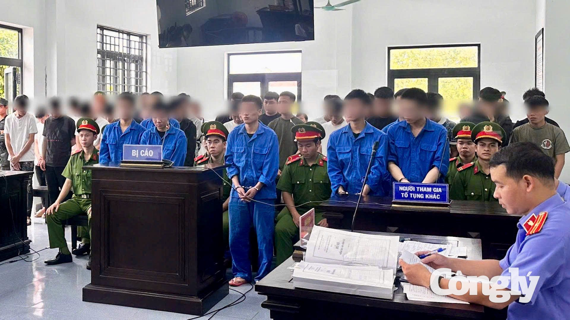 nhóm thanh thiếu niên gây rồi (1)