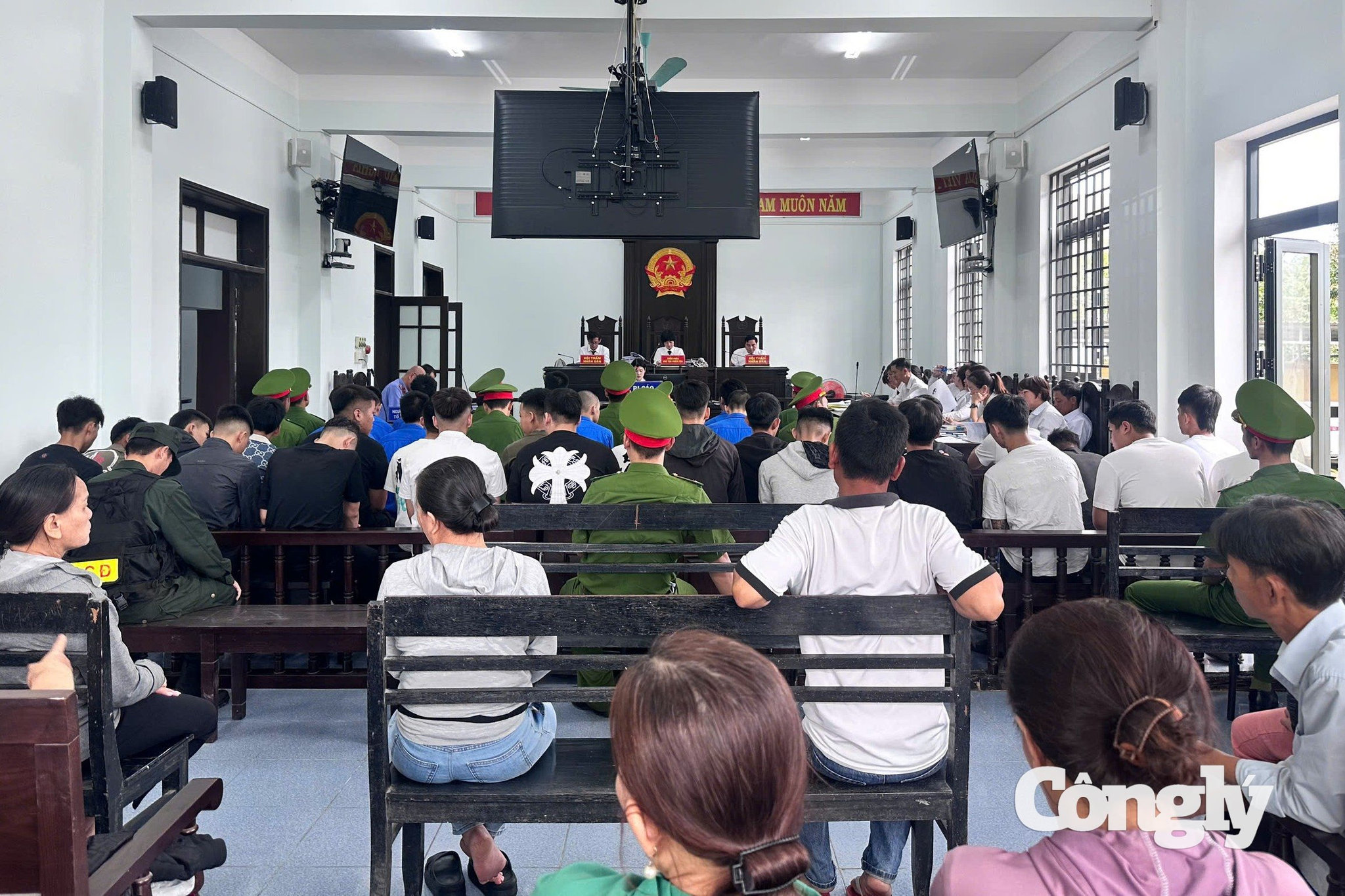 nhóm thanh thiếu niên gây rồi (3)