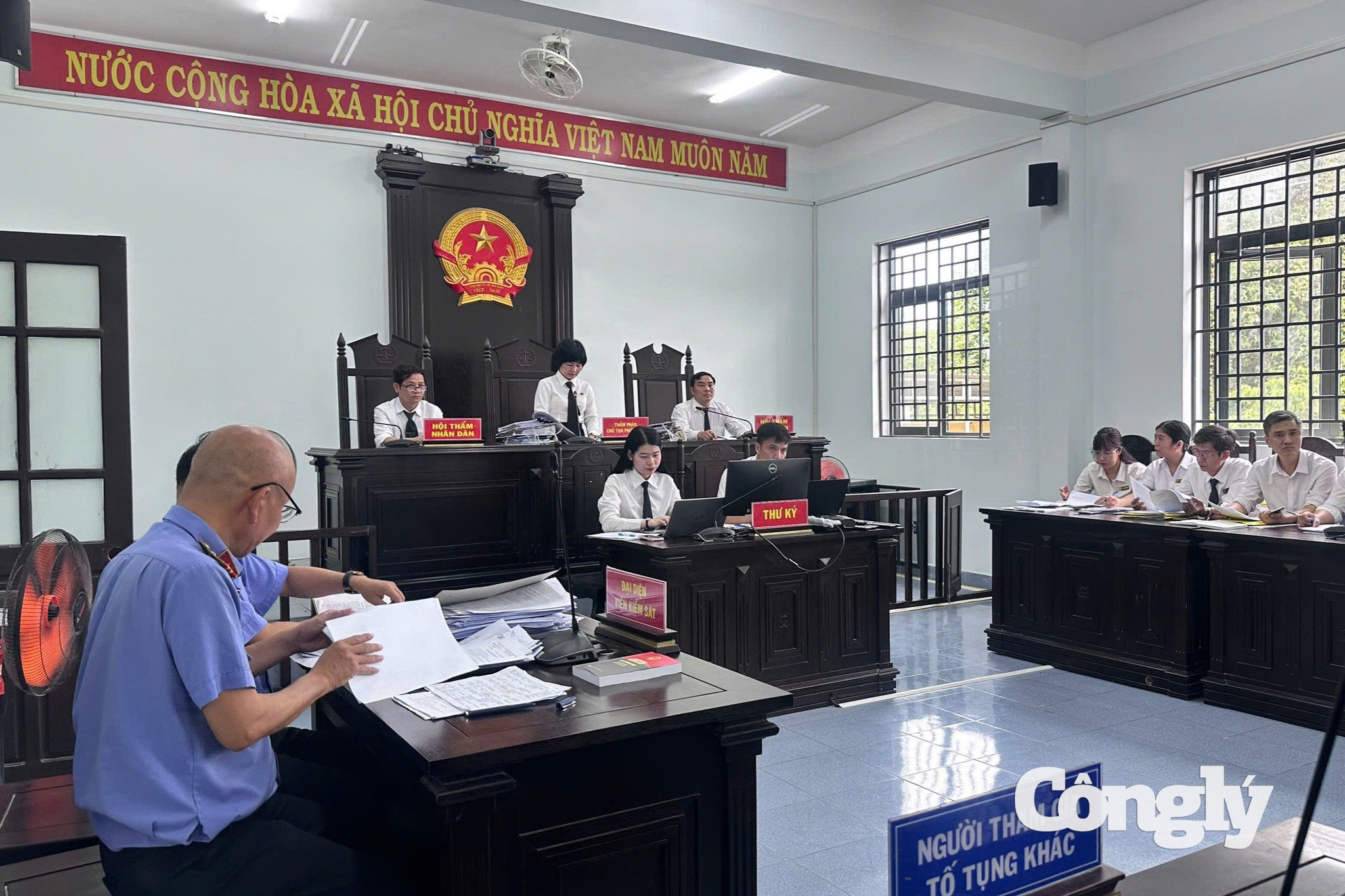 nhóm thanh thiếu niên gây rồi (4)