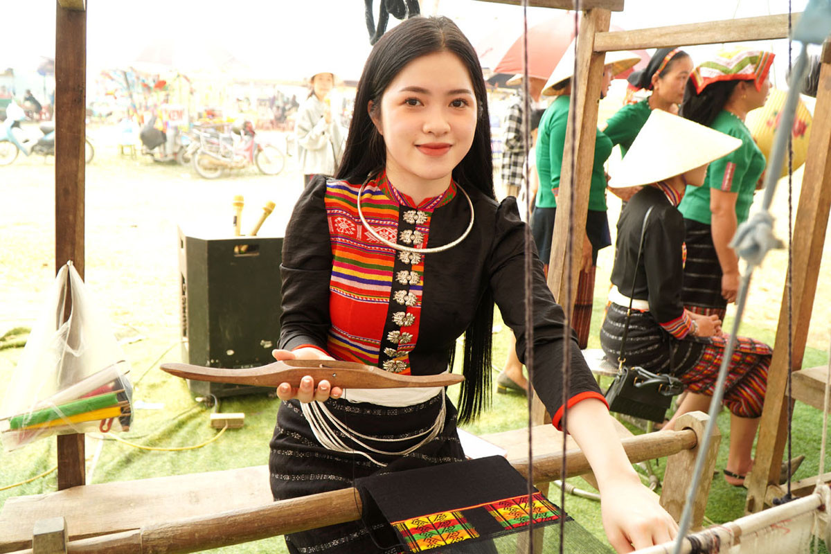 thi dêt thổ cẩm
