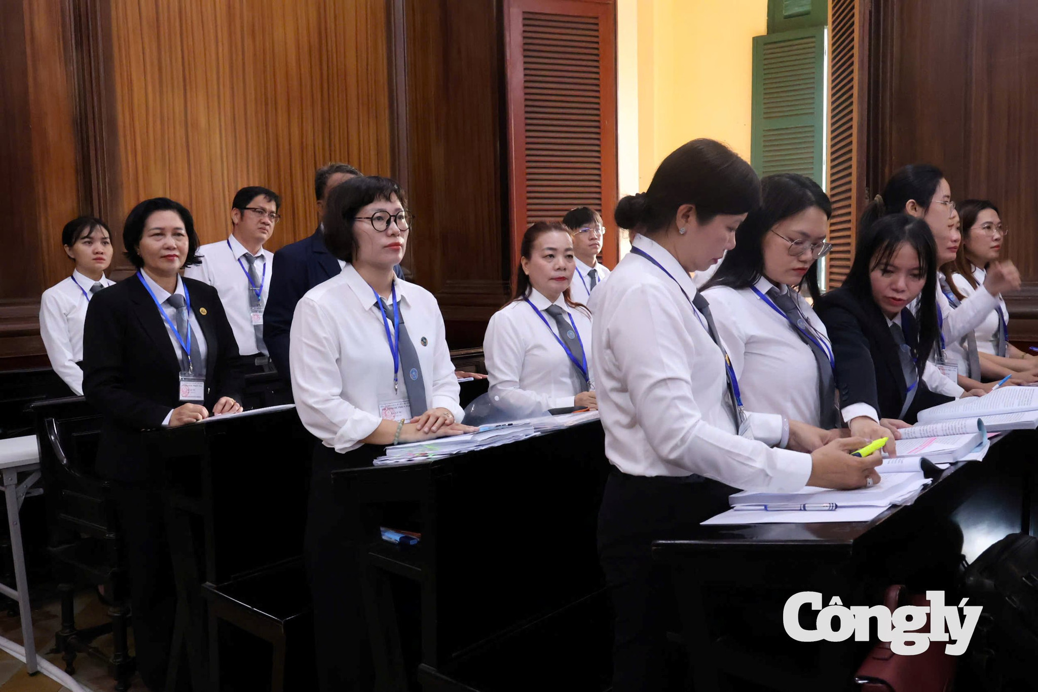 Các luật sư tham gia bào chữa, bảo vệ.