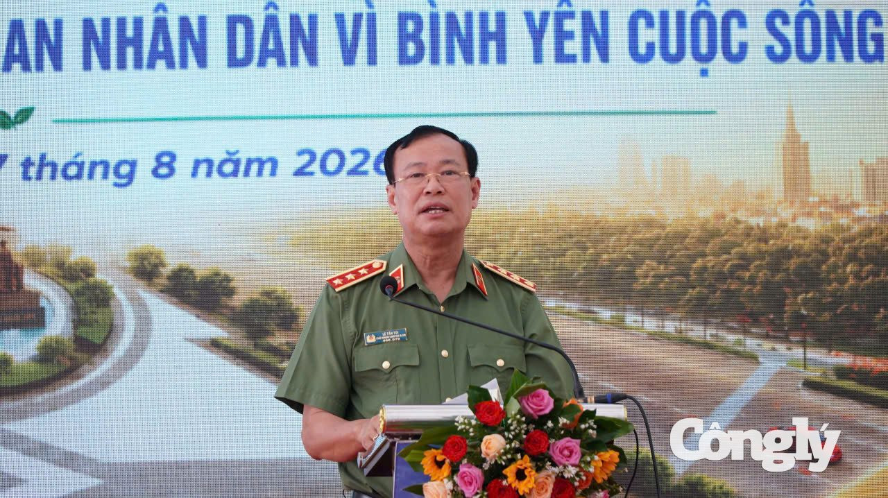 Thượng tướng Lê Tấn Tới - Thứ trưởng Bộ Công an phát biểu tại buổi lễ