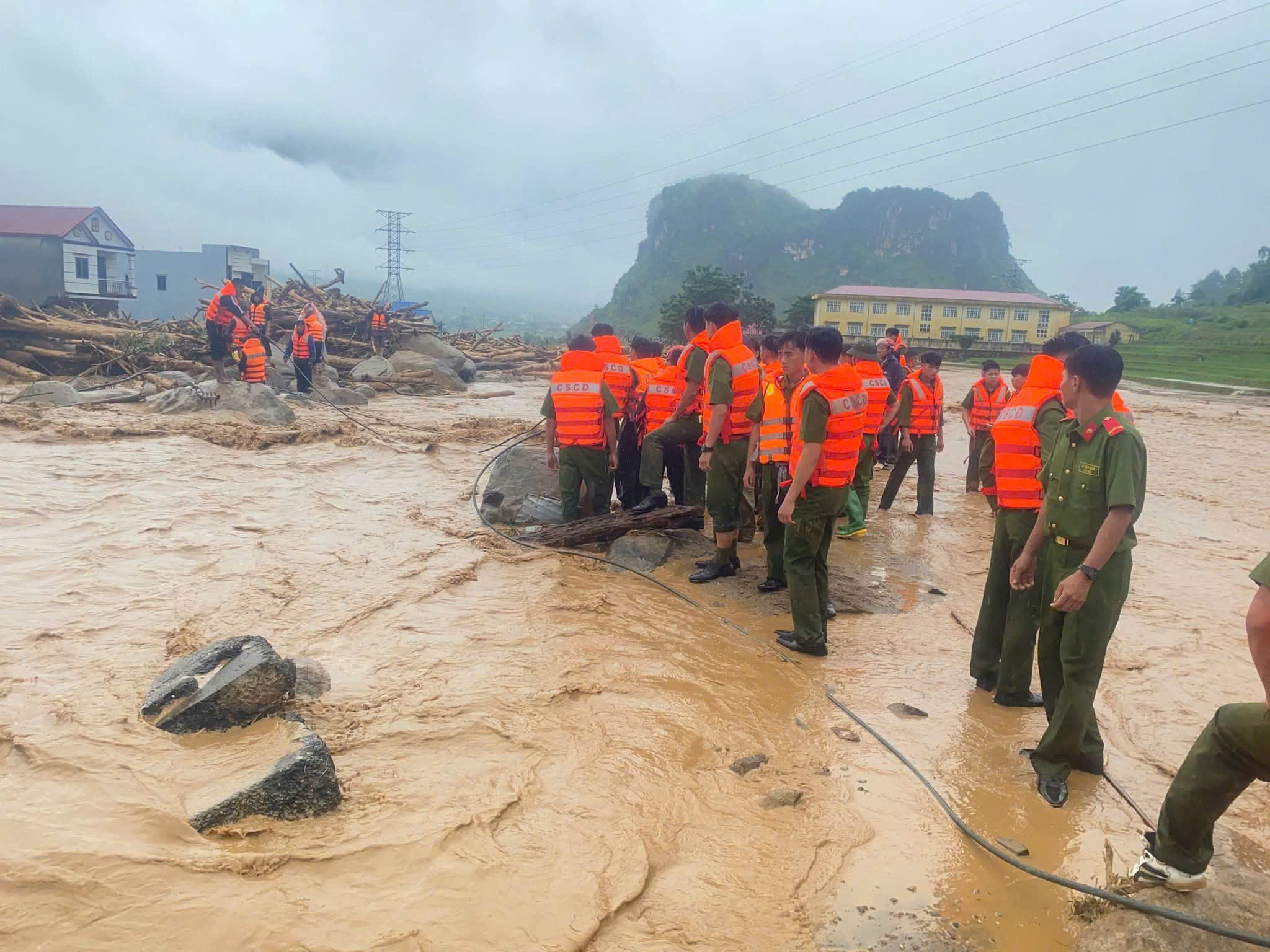 Lai Chau giup dan