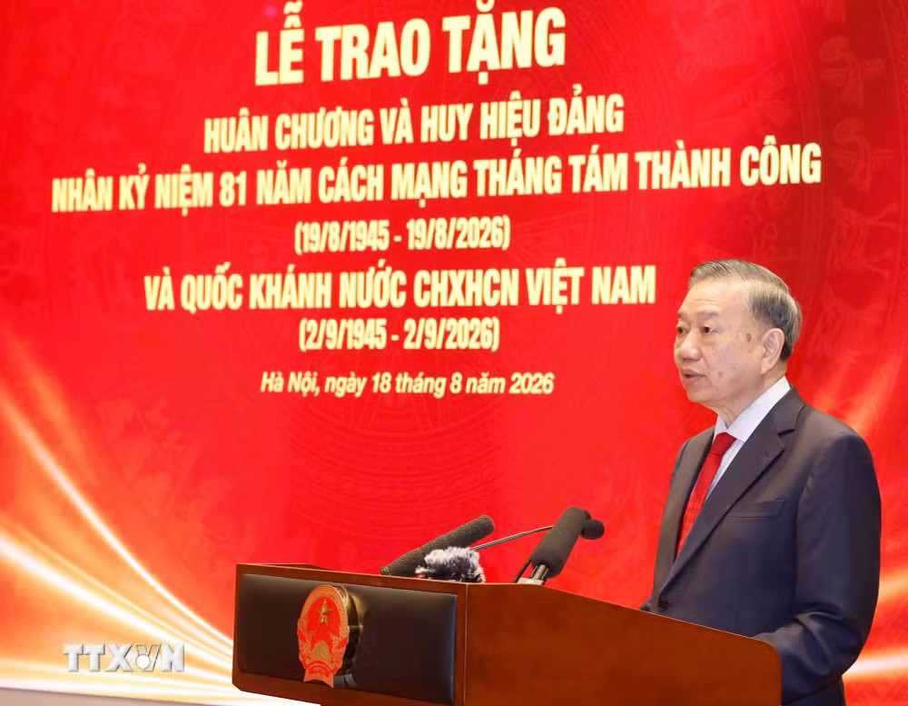 Tổng Bí thư, Chủ tịch nước Tô Lâm phát biểu. (Ảnh: Thống Nhất/TTXVN) ttxvn-hoi-nghi-gap-mat-uy-vien-bo-chinh-tri-uy-vien-ban-bi-thu-cac-thoi-ky-7.jpg