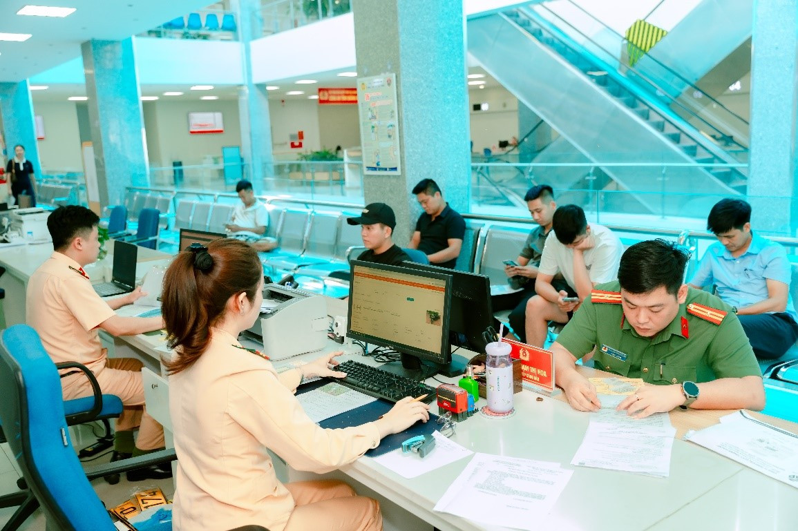 100 ngày dữ liệu 