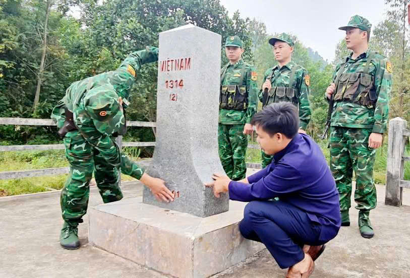 tự quản đường biên
