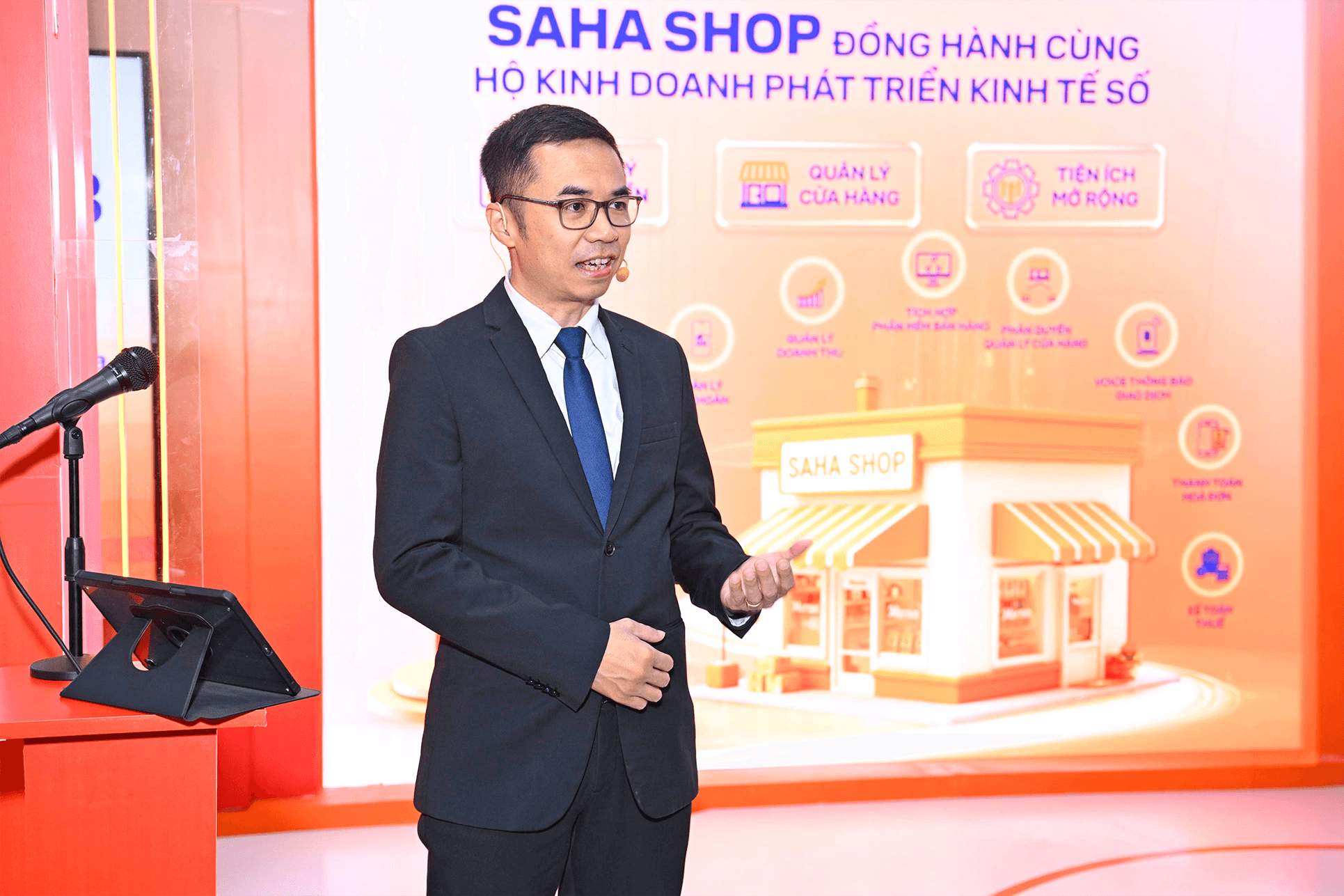 Anh 3. Ông Trương Quốc Anh - Giám đốc Khối Ngân hàng số