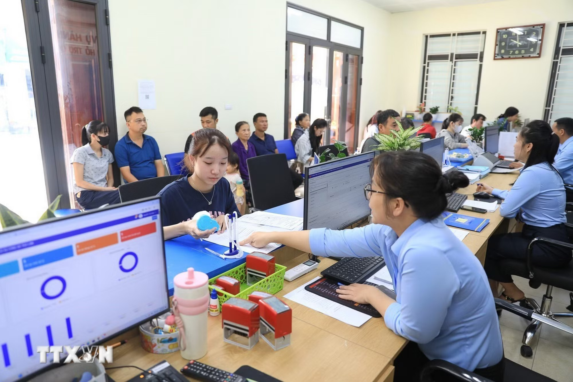 media.vietnamplus.vn-images-2nbjxxvcfgnoxmrllqe-oxavbu3leg5_cuqzzjkagksox3_dnnnsz4anqryf-hcfk-7qycu_1ffarnfhmvxrmio9p7nny4f0jic_jst3yeu-_ttxvn-1008-thu-lam-xa-phuong-xa-hoi-chu-nghia-2.jpg.avif.jpg