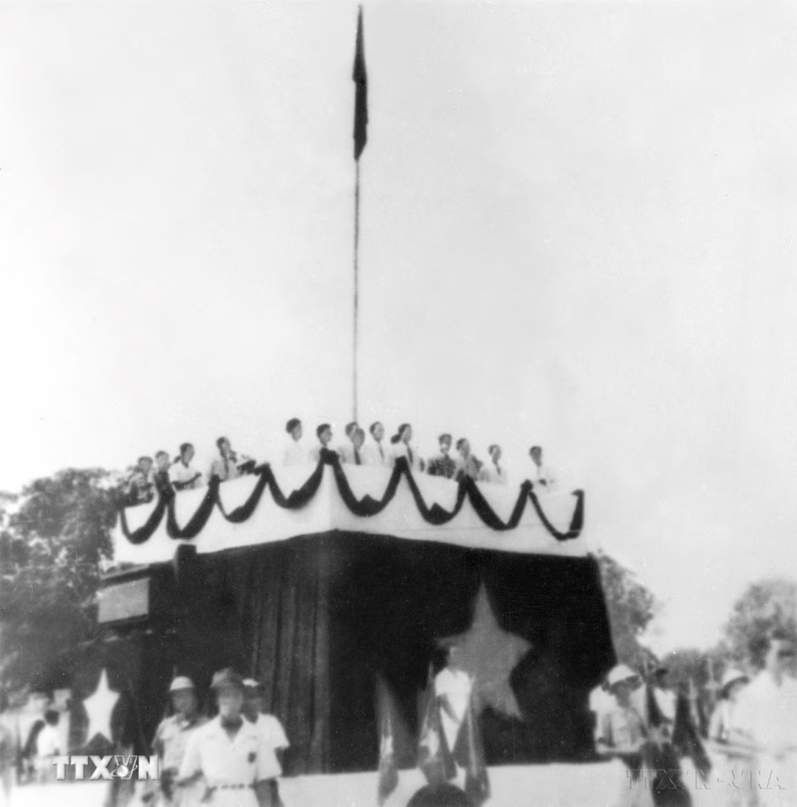 ttxvn-cach-mang-thang-tam-1981945-1808-8.jpg
