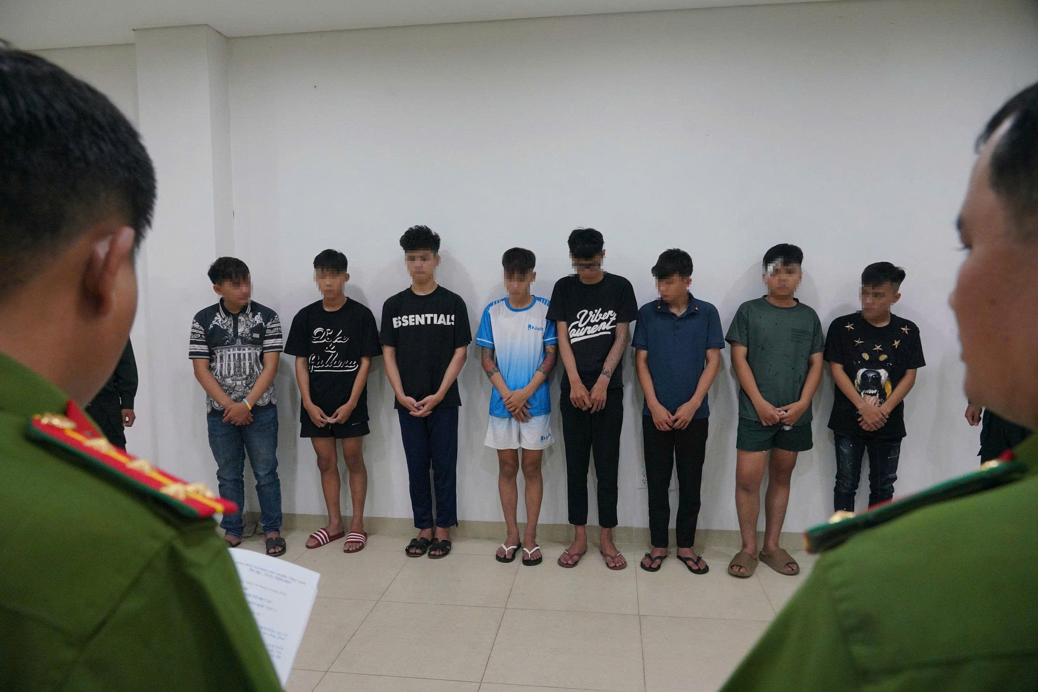 Nhóm thanh thiếu niên, lạng lách (2)