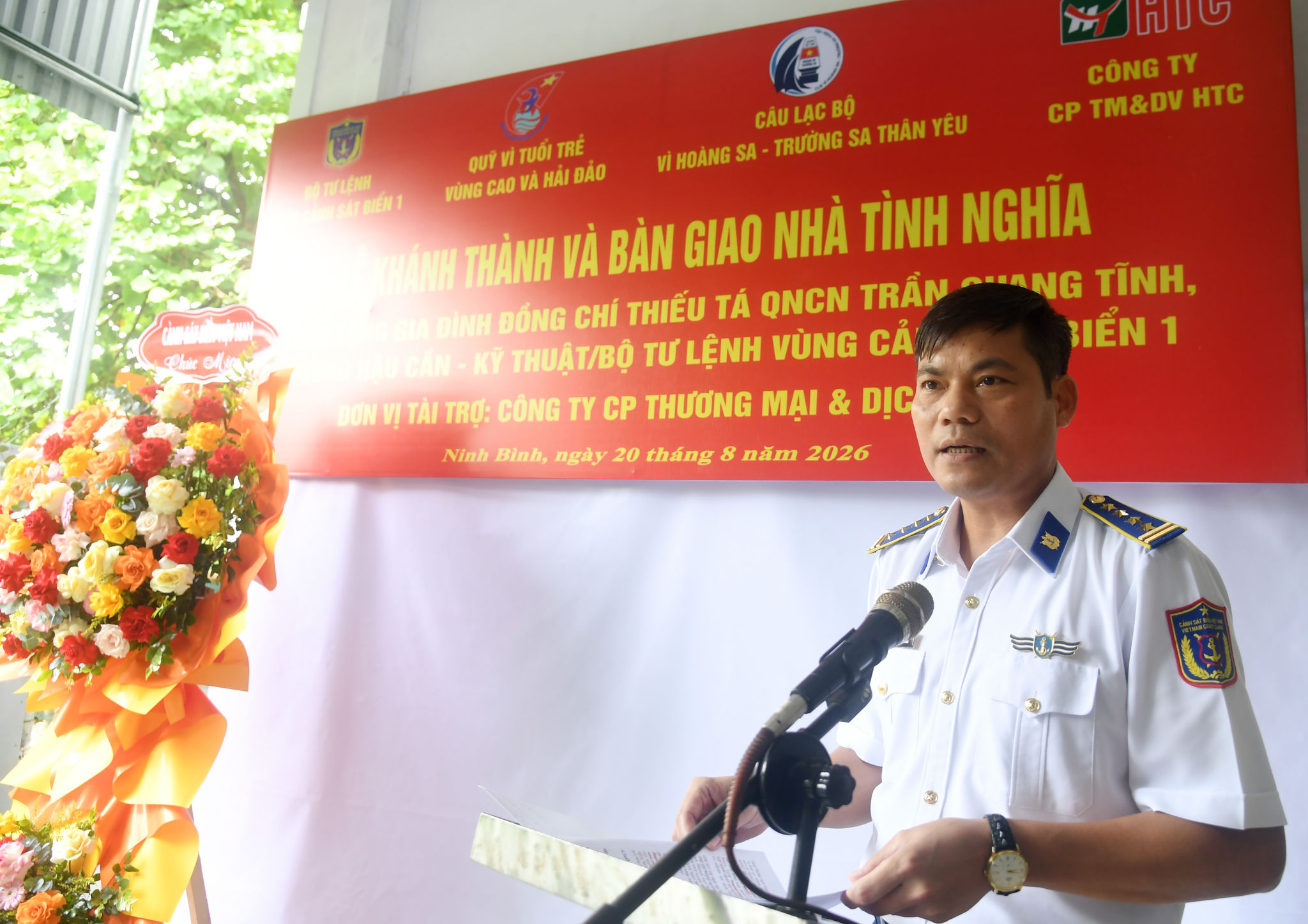 Đại tá Trương Văn Hùng phát biểu tại lễ khánh thành và bàn giao Nhà tình nghĩa