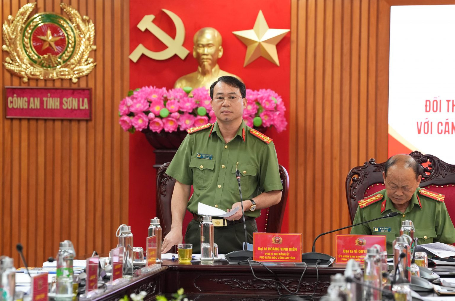 Đồng chí Đại tá Hoàng Vinh Hiển, Phó Bí thư Đảng uỷ, Phó Giám đốc Công an tỉnh phát biểu kết luận tại hội nghị đối thoại