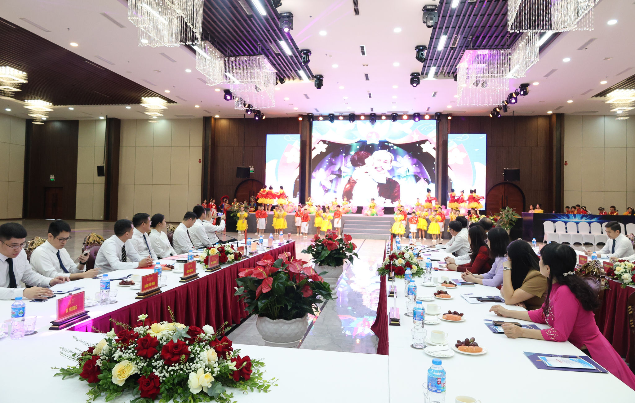 Một số hình ảnh của chương trình đón tiếp.