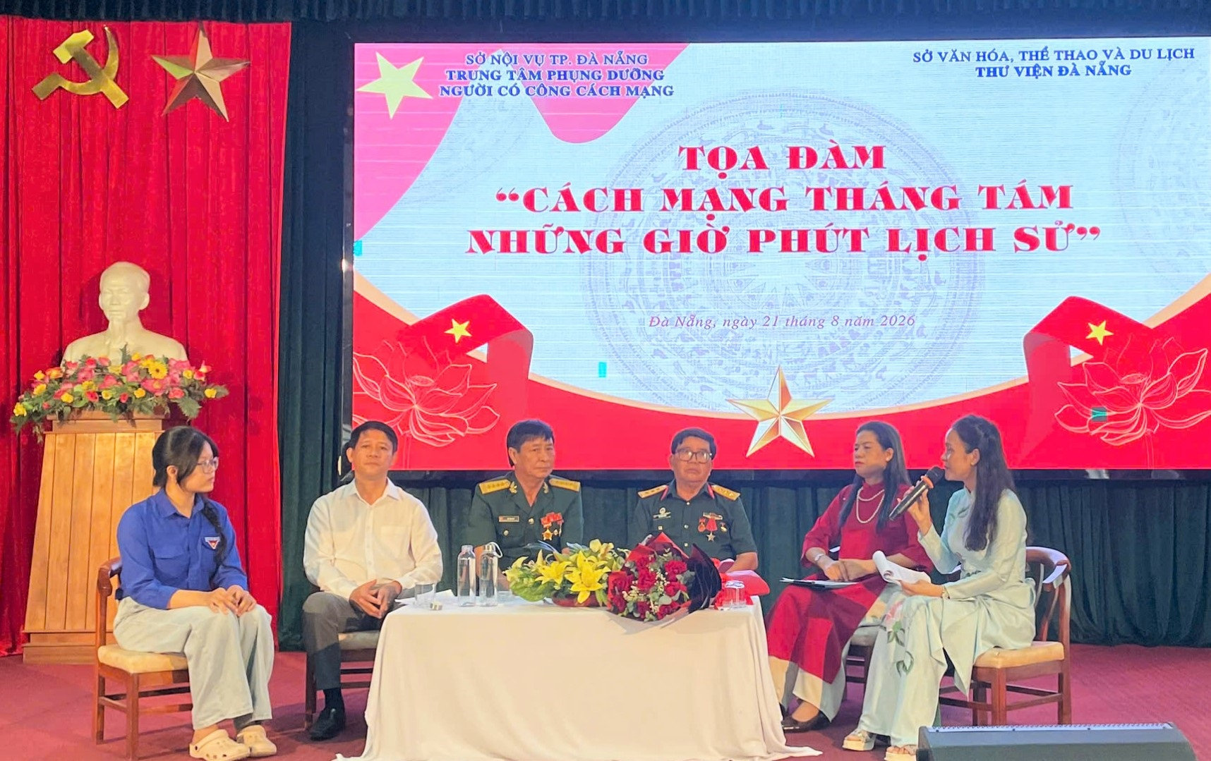 Tọa đàm “Cách mạng Tháng Tám - Những giờ phút lịch sử” diễn ra sáng nay (218).