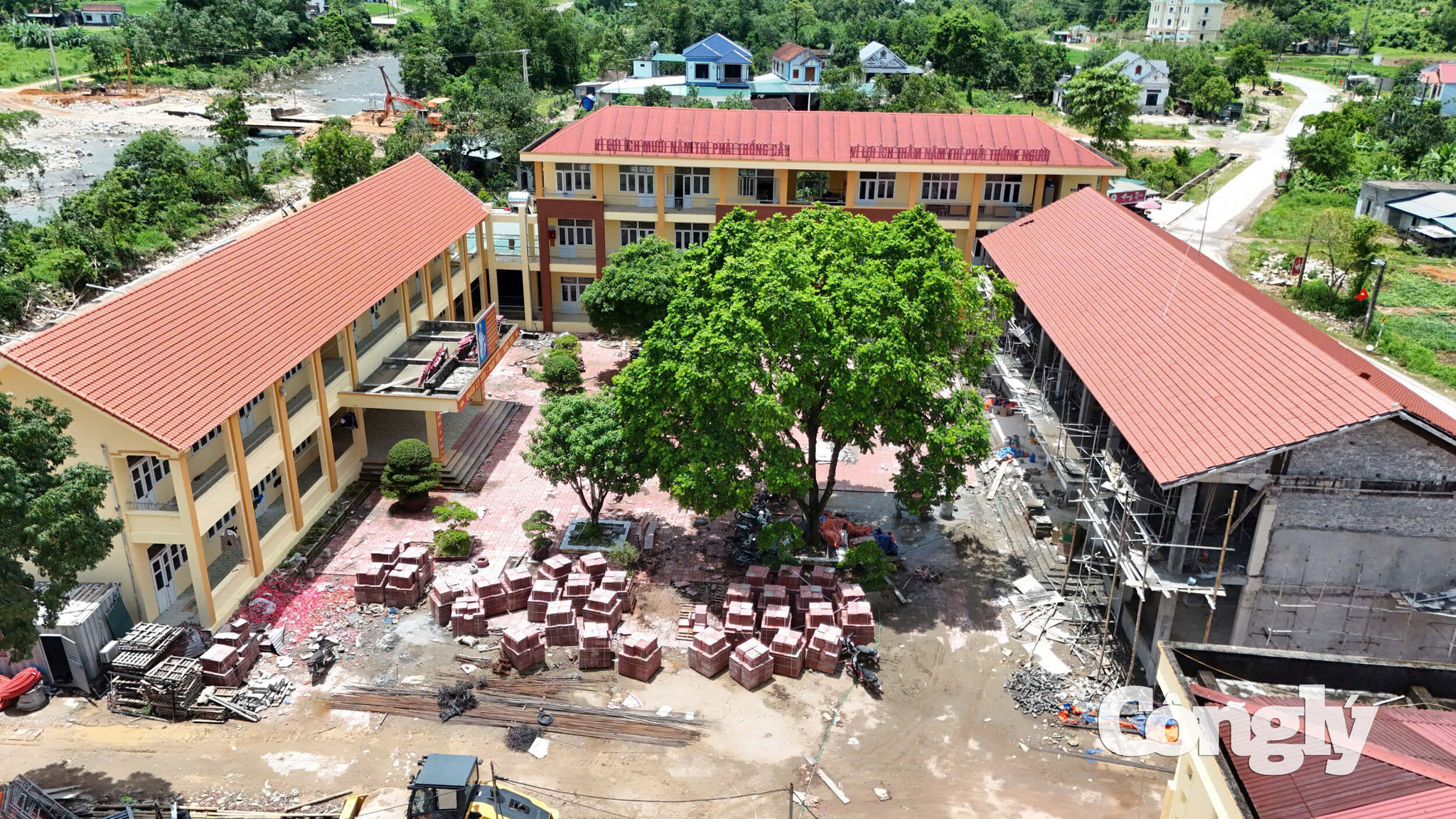 Tại Dự án sửa chữa, cải tạo Trường Phổ thông nội trú TH-THCS Quảng Sơn, xã Đường Hoa đến nay đã đạt hơn 80% tổng khối lượng. (Ảnh: TV)