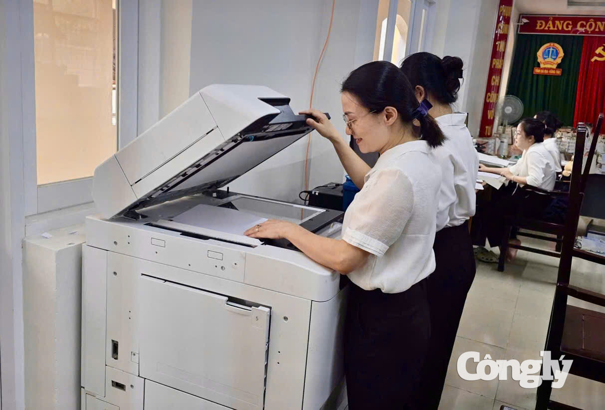 Đẩy mạnh chuyển đổi số theo chỉ đạo của ngành .