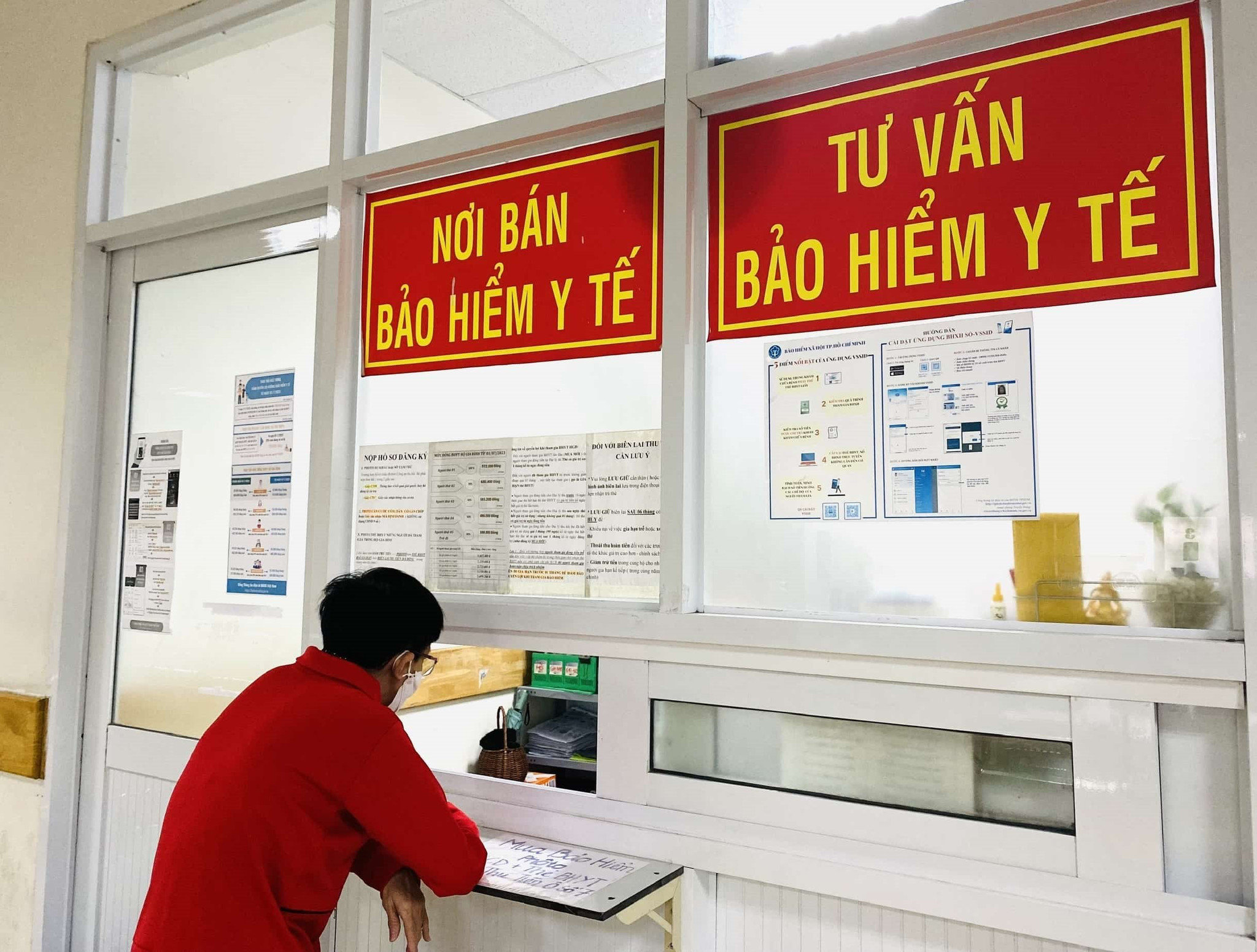 Hà Nội đặt mục tiêu 100% người dân tham gia BHYT vào năm 2030. Ảnh minh họa