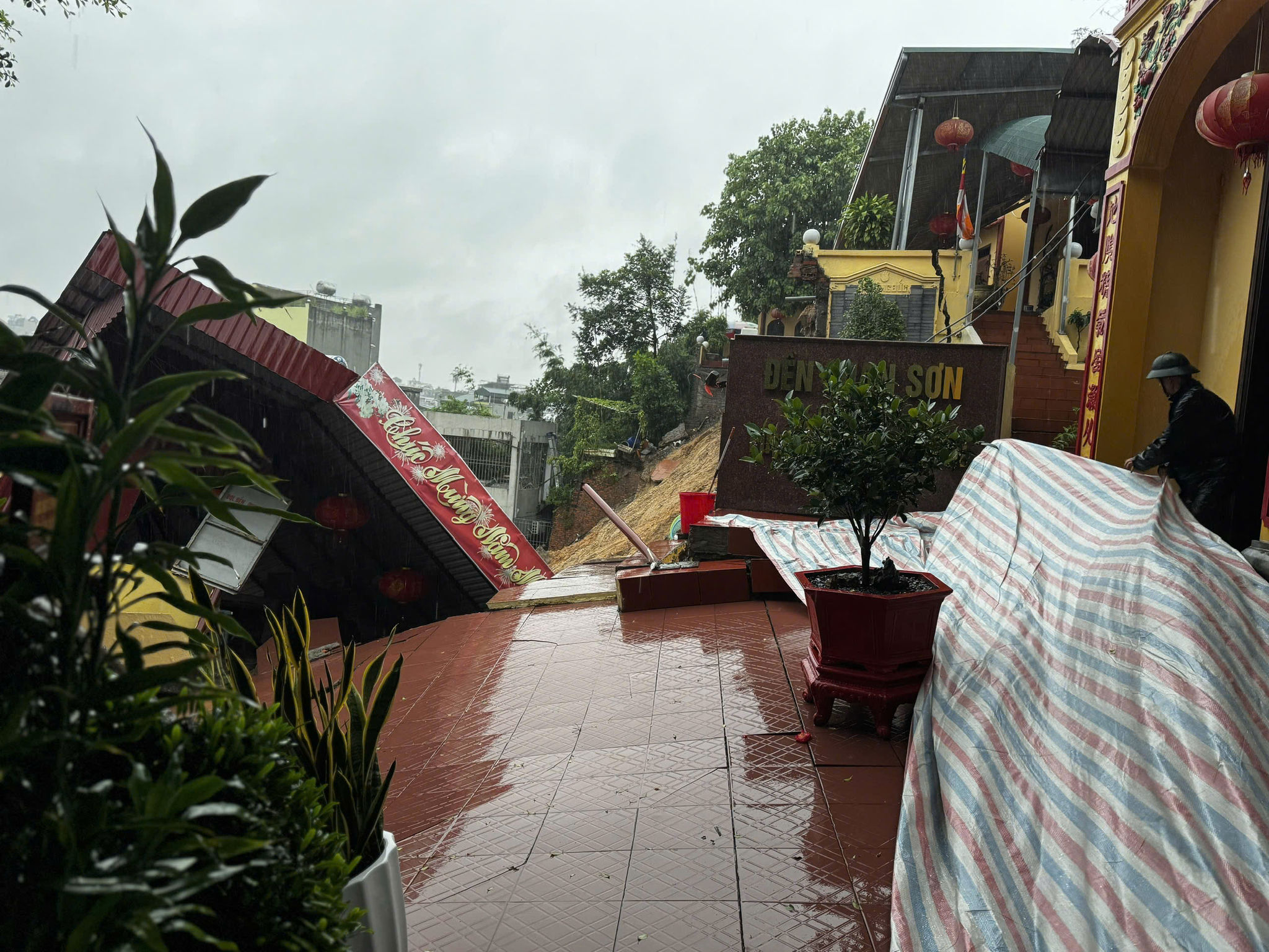 Quan Sơn 1
