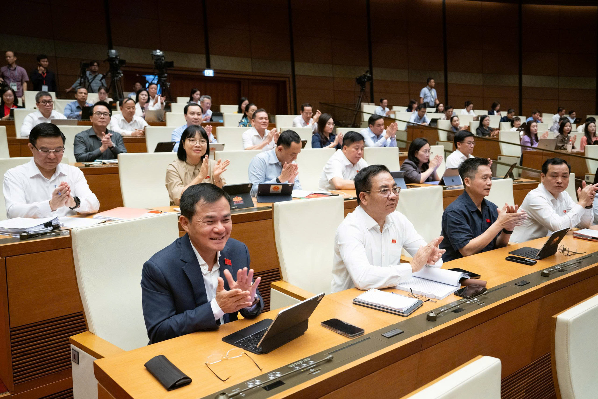 quochoi9-69178433940e5c5266254a2d224bc031.jpg