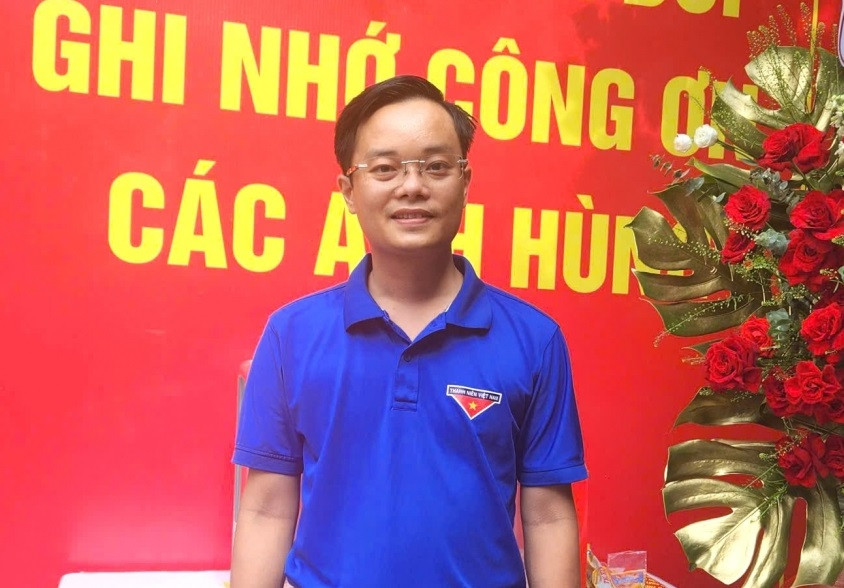 thanh-nien-xung-phong-ben-pha-khuyen-luong-anh-1.jpg