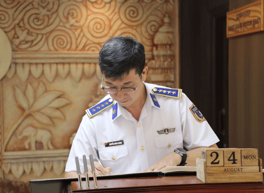 Ảnh chụp Màn hình 2026-08-25 lúc 06.37.16