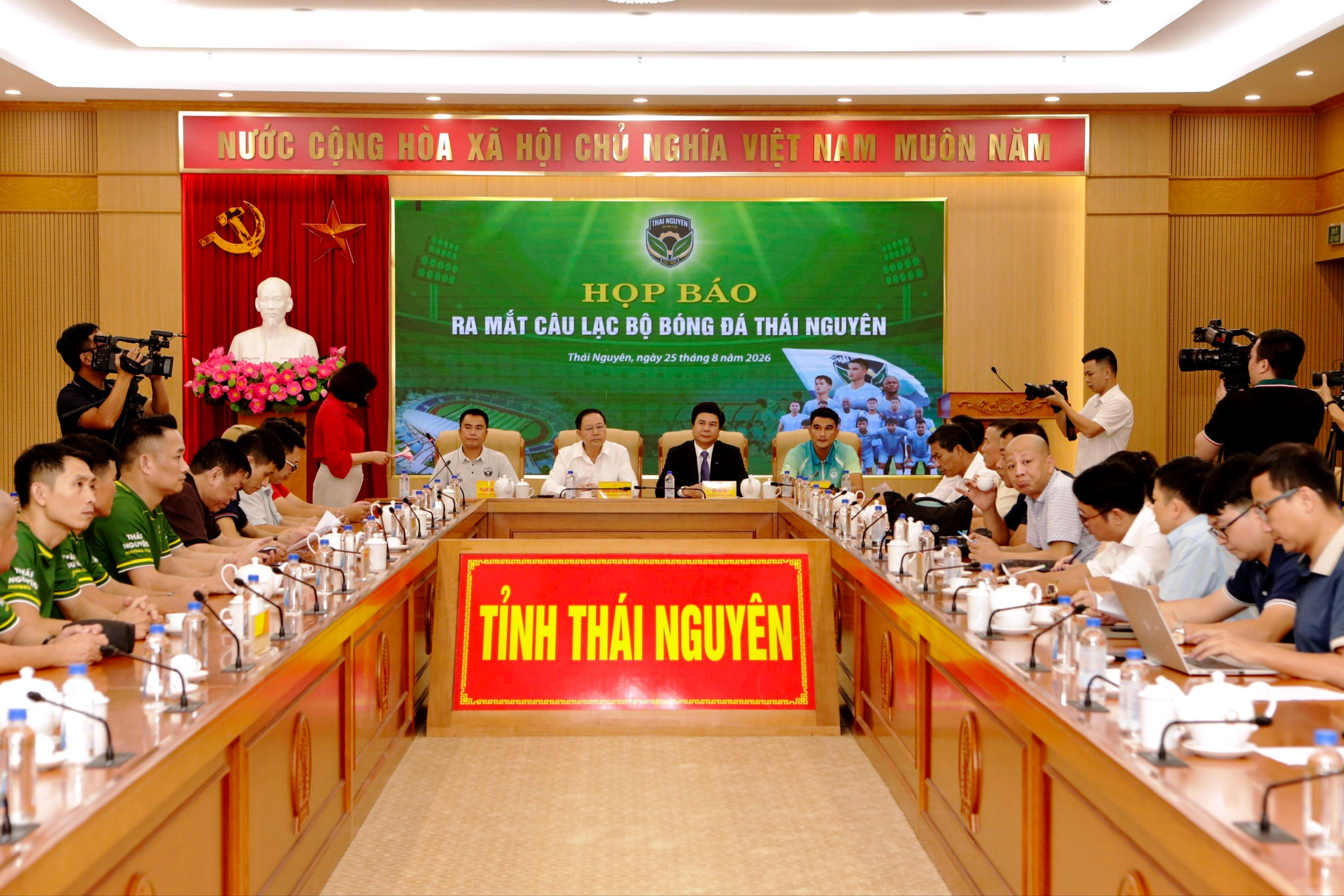 Tỉnh Thái Nguyên tổ chức họp báo ra mắt CLB Bóng đá Thái Nguyên.