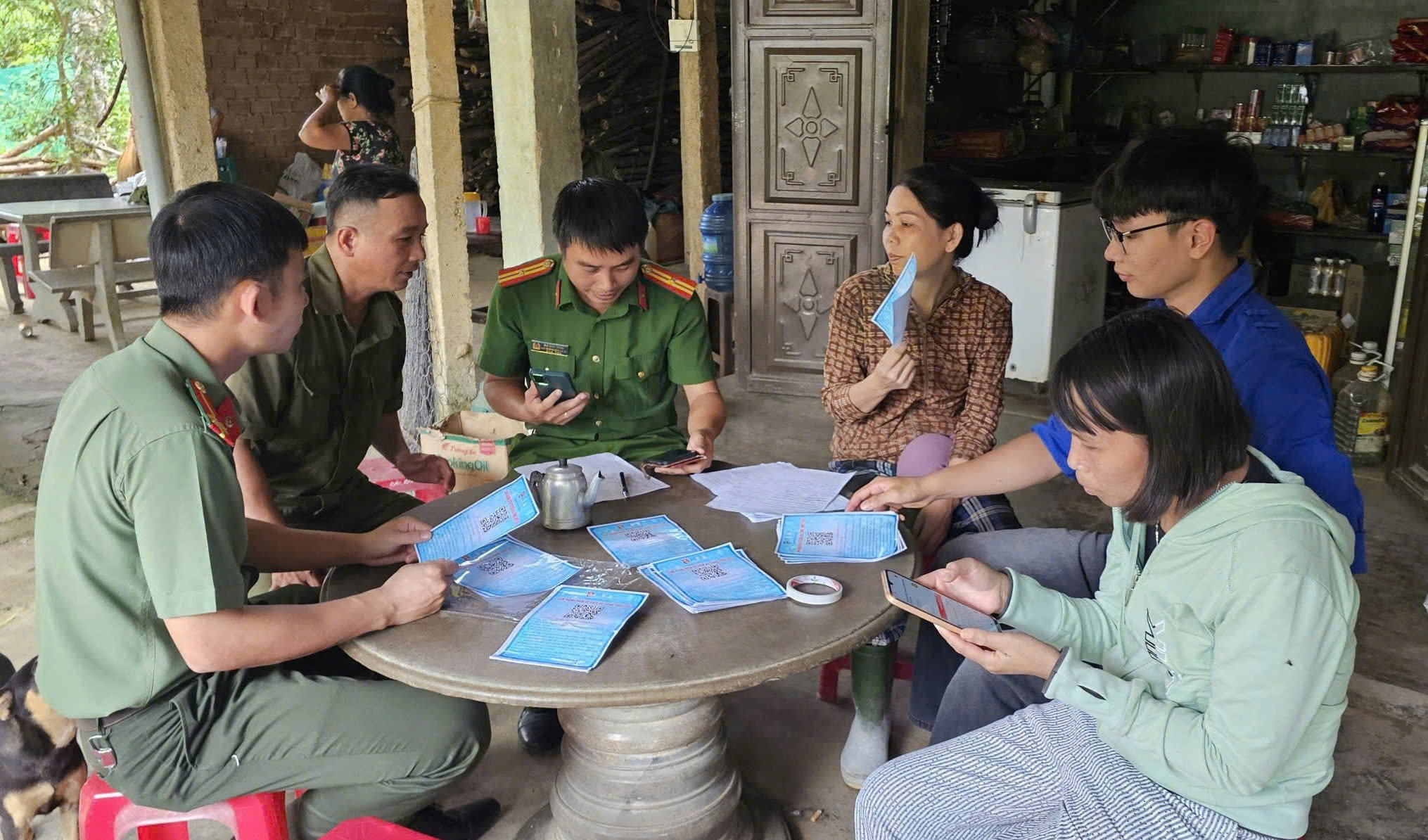 Công an thành phố Đà Nẵng tăng cường lực lượng, bảo đảm an ninh trật tự từ cơ sở. (Ảnh: CA)