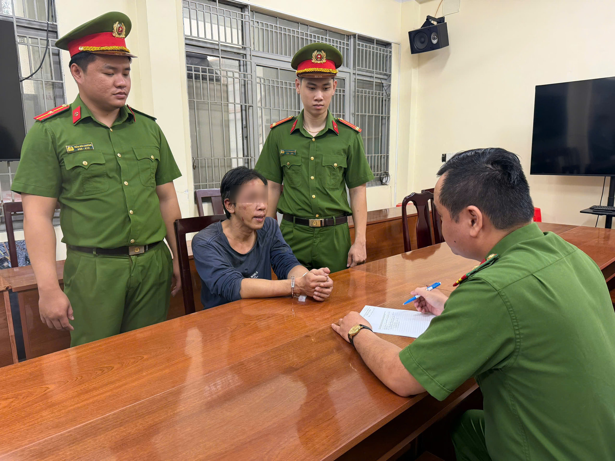 Cướp tiệm vàng