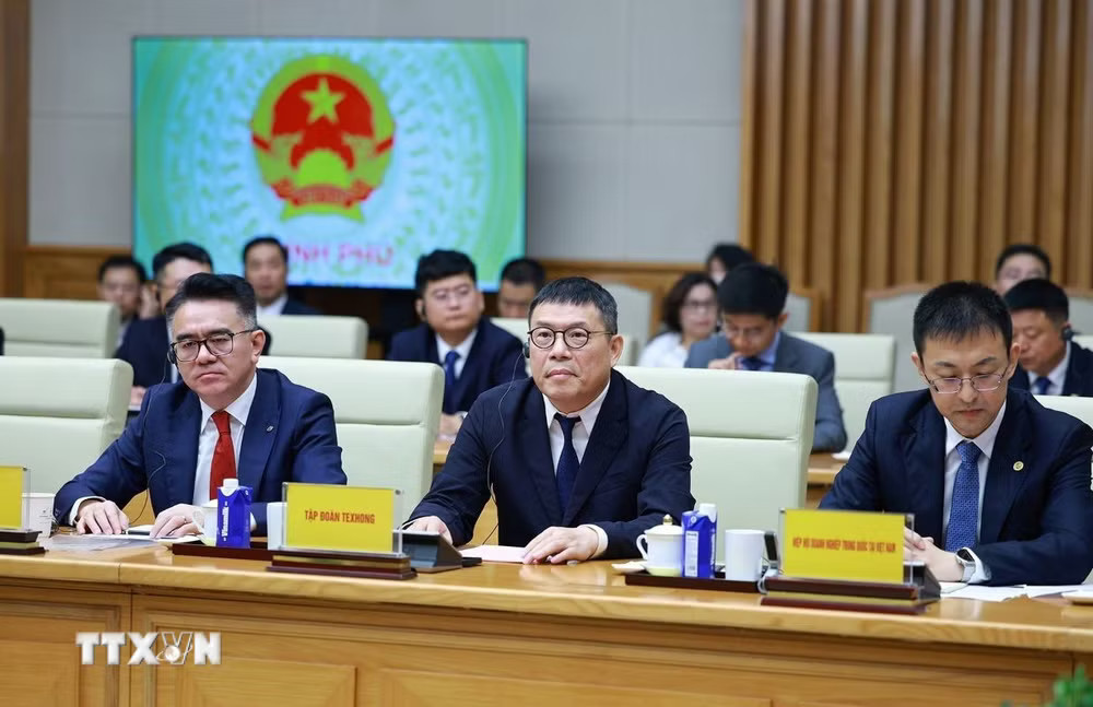 ttxvn-thu-tuong-le-minh-hung-gap-cac-doanh-nghiep-trung-quoc-dang-dau-tu-tai-viet-nam-2608-2.jpg