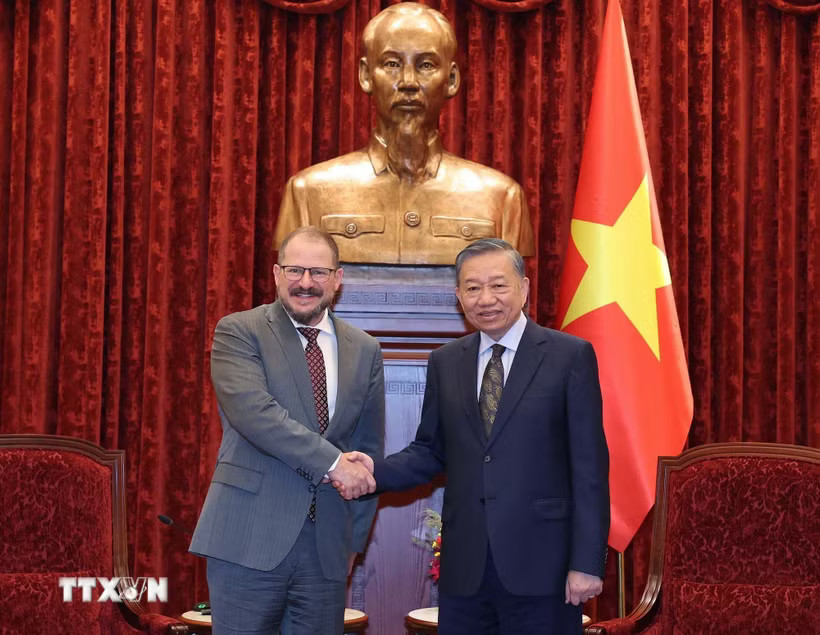 Tổng Bí thư, Chủ tịch nước Tô Lâm tiếp ông Cristiano Amon, Chủ tịch kiêm Tổng Giám đốc điều hành Tập đoàn Qualcomm (Hoa Kỳ). (Ảnh: Thống Nhất/TTXVN)